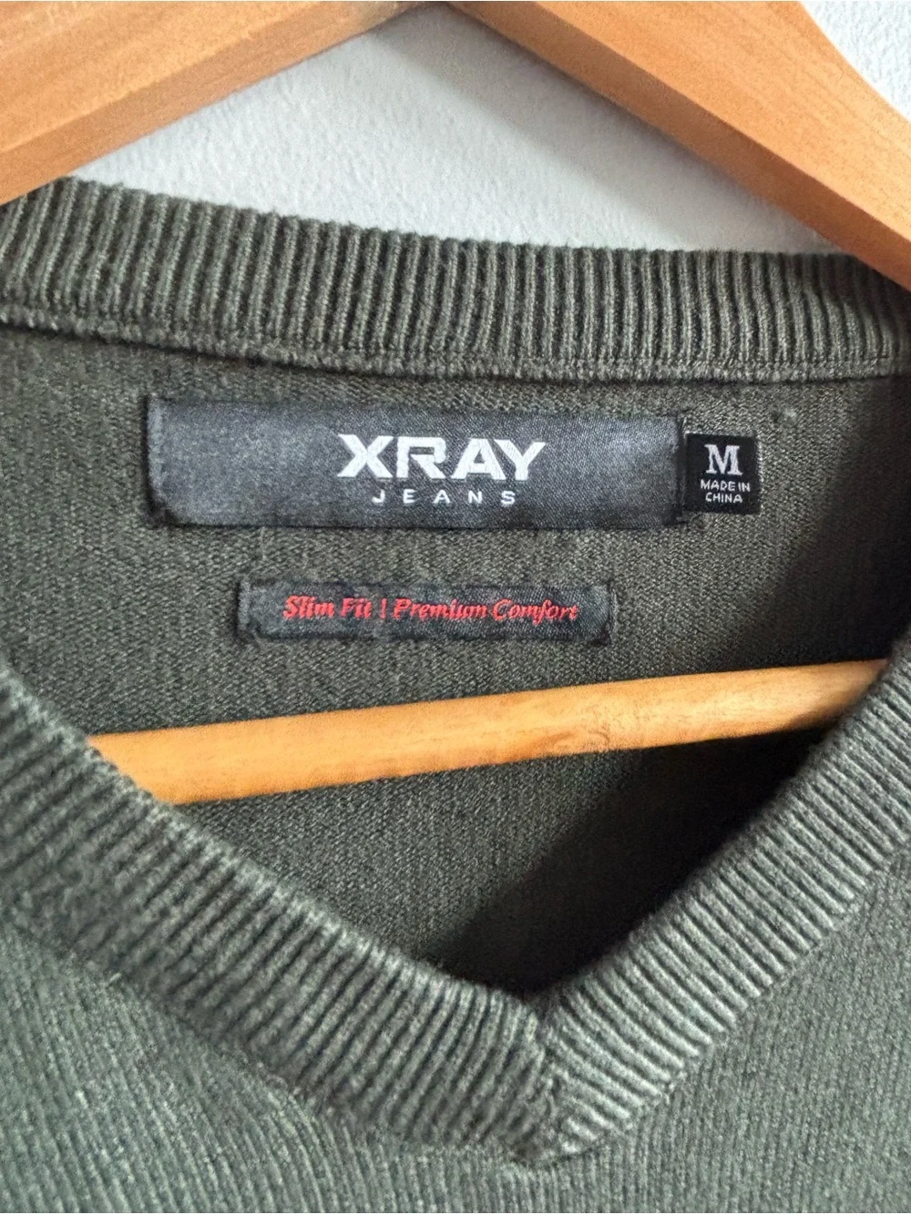 XRAY Jeans Men's Olive Green V-Neck Pullover Knit Sweater Size Medium